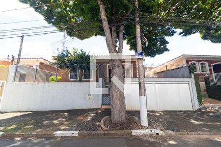 Casa para alugar com 225m², 4 quartos e 2 vagas Casa para alugar com 225m², 4 quartos e 2 vagasFachada