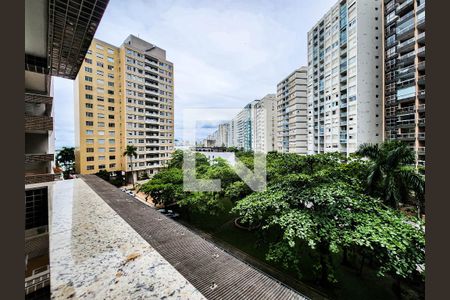 Vista da Sacada de apartamento para alugar com 3 quartos, 106m² em Pitangueiras, Guarujá