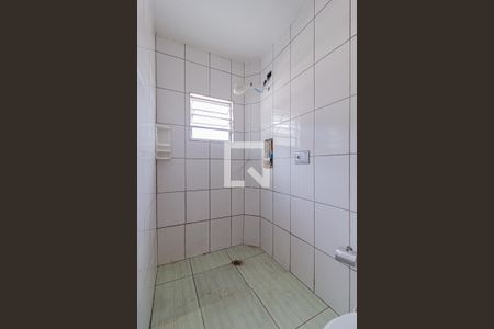 Banheiro de casa para alugar com 2 quartos, 59m² em Bandeiras, Osasco