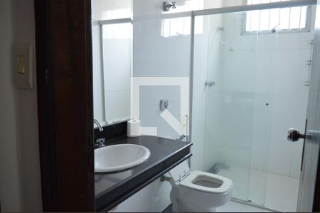 Banheiro da Suíte 1 de casa para alugar com 5 quartos, 280m² em Alvorada, Contagem