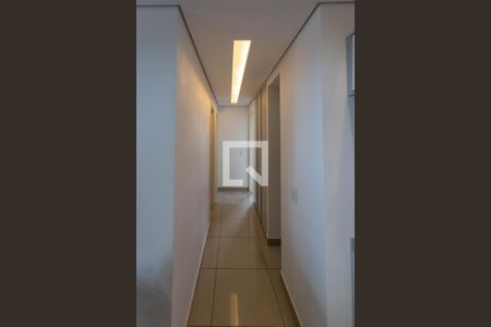Corredor de apartamento à venda com 3 quartos, 84m² em Itamarati, Belo Horizonte