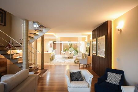 Sala de casa de condomínio à venda com 4 quartos, 372m² em Real Parque, São Paulo