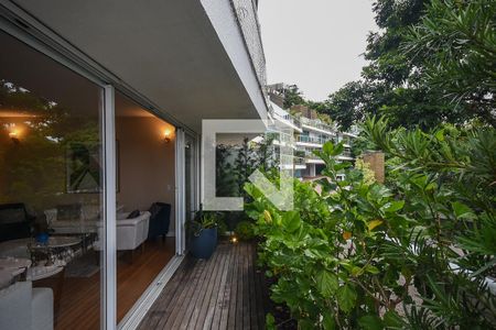 Varanda de casa de condomínio à venda com 4 quartos, 372m² em Real Parque, São Paulo