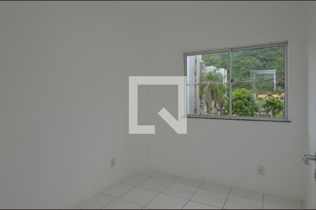 Quarto 1 de apartamento para alugar com 2 quartos, 54m² em Vargem Pequena, Rio de Janeiro