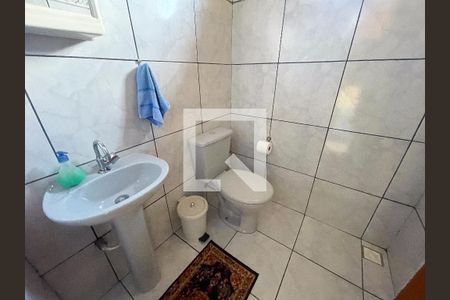 Banheiro de serviço  de casa à venda com 4 quartos, 330m² em Milionários (barreiro), Belo Horizonte