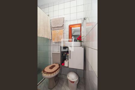 Banheiro de casa à venda com 3 quartos, 80m² em Hípica, Porto Alegre