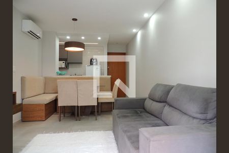 Sala  de apartamento para alugar com 2 quartos, 76m² em Jacarepaguá, Rio de Janeiro