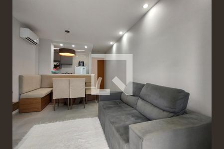 Sala  de apartamento para alugar com 2 quartos, 76m² em Jacarepaguá, Rio de Janeiro