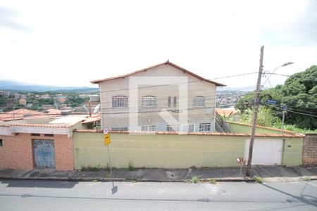 Vista da Sala de casa para alugar com 3 quartos, 85m² em Juliana, Belo Horizonte