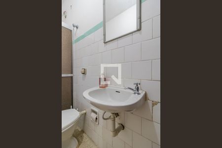 Banheiro de apartamento à venda com 1 quarto, 47m² em Centro Histórico, Porto Alegre