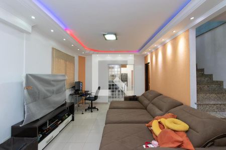 Sala de casa para alugar com 4 quartos, 100m² em Vila Gustavo, São Paulo