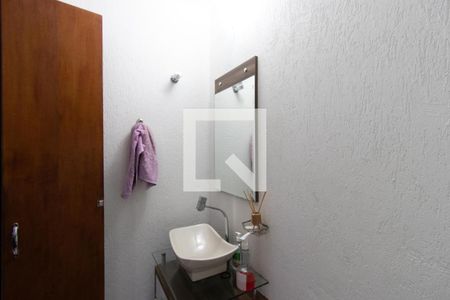 Lavabo de casa para alugar com 4 quartos, 100m² em Vila Gustavo, São Paulo