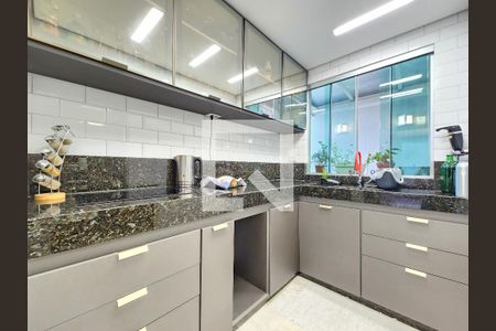 Cozinha de apartamento à venda com 3 quartos, 90m² em Pompéia, Belo Horizonte