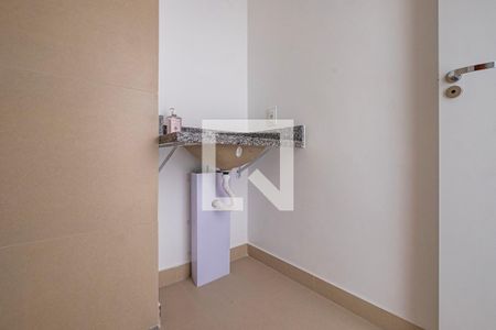 Banheiro de kitnet/studio para alugar com 1 quarto, 25m² em Pinheiros, São Paulo