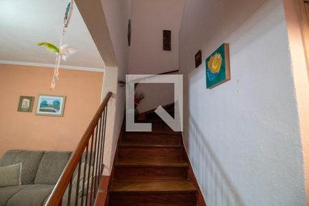 Casa à venda com 120m², 2 quartos e 1 vaga Casa à venda com 120m², 2 quartos e 1 vagaEscada