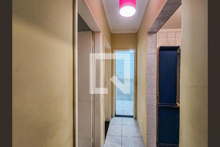 Corredor de apartamento para alugar com 2 quartos, 82m² em Jardim Las Palmas, Guarujá