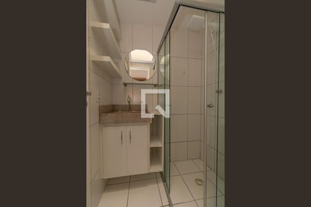 Banheiro da Suíte de casa de condomínio à venda com 3 quartos, 138m² em Parque São Quirino, Campinas