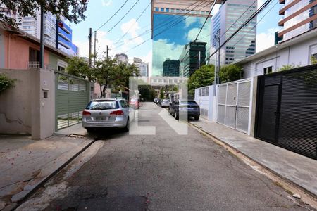 Casa à venda com 200m², 3 quartos e 3 vagas Casa à venda com 200m², 3 quartos e 3 vagasCondomínio