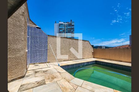 Apartamento para alugar com 260m², 3 quartos e 4 vagas Apartamento para alugar com 260m², 3 quartos e 4 vagasÁrea comum - Piscina