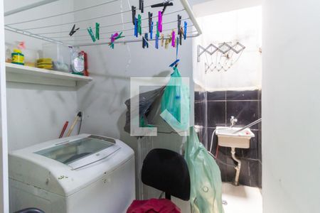 Lavanderia  de casa de condomínio à venda com 3 quartos, 120m² em Cambuci, São Paulo