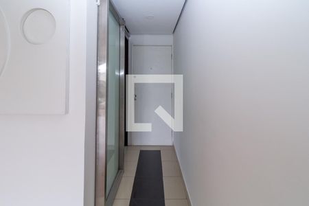Corredor de Entrada de apartamento para alugar com 3 quartos, 64m² em Vila Graciosa, São Paulo