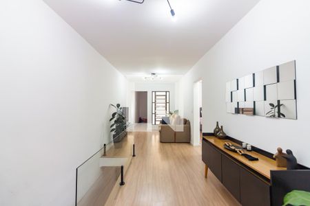 Casa à venda com 250m², 3 quartos e 3 vagasSala