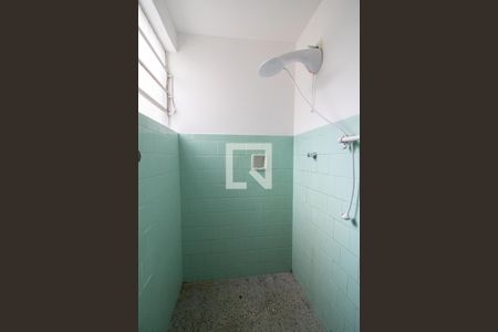 Banheiro  de apartamento à venda com 1 quarto, 49m² em Passo da Areia, Porto Alegre