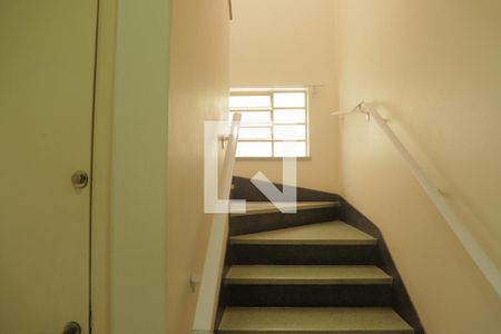 Hall da escada de casa à venda com 3 quartos, 180m² em Chácara Inglesa, São Paulo