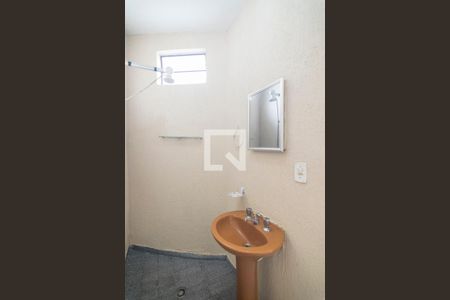 Banheiro de casa para alugar com 1 quarto, 28m² em Vila Francisco Matarazzo, Santo André