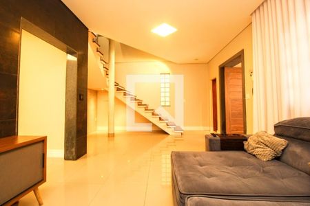 Sala  de casa à venda com 5 quartos, 522m² em Alto Caiçaras, Belo Horizonte