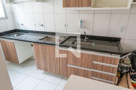 Cozinha de apartamento à venda com 2 quartos, 45m² em Loteamento Parque São Martinho, Campinas