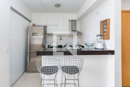 Cozinha de apartamento à venda com 2 quartos, 64m² em Vila da Serra, Nova Lima