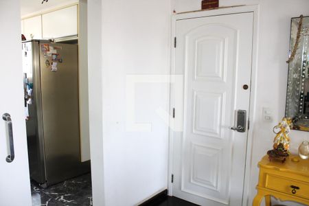 Fechadura digital nas duas portas de entrada de apartamento à venda com 3 quartos, 120m² em Água Branca, São Paulo