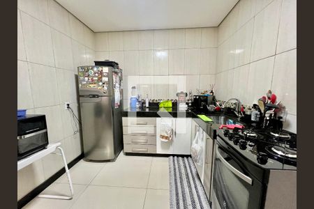 Cozinha de casa de condomínio para alugar com 3 quartos, 100m² em Jardim Laguna, Contagem