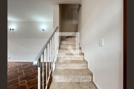 Escada de casa à venda com 4 quartos, 200m² em Vila São Paulo, São Paulo