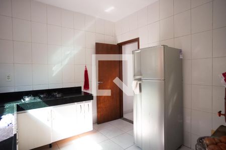 Cozinha de casa à venda com 2 quartos, 120m² em Santa Amelia, Belo Horizonte