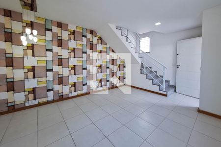 Sala de casa para alugar com 2 quartos, 98m² em Maria Paula, São Gonçalo