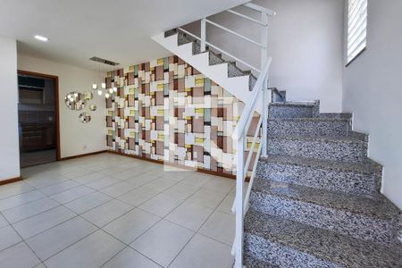 Sala de casa para alugar com 2 quartos, 98m² em Maria Paula, São Gonçalo