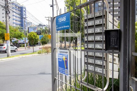 Placa de apartamento à venda com 1 quarto, 43m² em Petrópolis, Porto Alegre