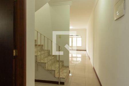Sala de casa para alugar com 2 quartos, 160m² em Jardim das Vertentes, São Paulo
