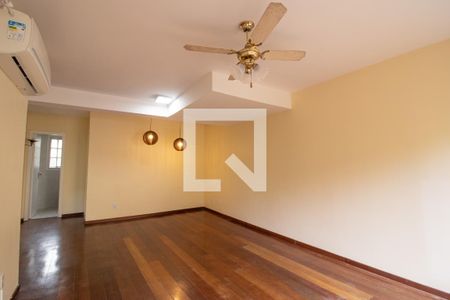 Sala de casa para alugar com 4 quartos, 220m² em Boa Vista, Porto Alegre