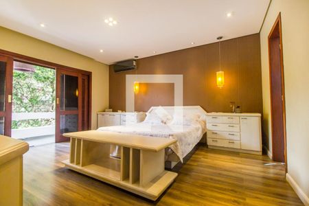 Casa de condomínio à venda com 450m², 5 quartos e 8 vagas Casa de condomínio à venda com 450m², 5 quartos e 8 vagasSuíte master