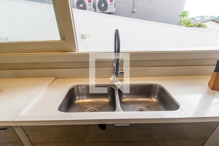 Casa de condomínio à venda com 450m², 5 quartos e 8 vagas Casa de condomínio à venda com 450m², 5 quartos e 8 vagasDetalhe da cozinha