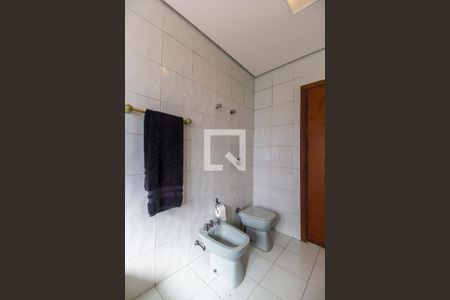 Casa de condomínio à venda com 450m², 5 quartos e 8 vagas Casa de condomínio à venda com 450m², 5 quartos e 8 vagasBanheiro