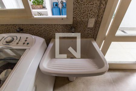 Casa de condomínio à venda com 450m², 5 quartos e 8 vagas Casa de condomínio à venda com 450m², 5 quartos e 8 vagasDetalhe da area de serviço