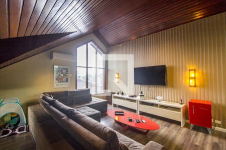 Casa de condomínio à venda com 450m², 5 quartos e 8 vagas Casa de condomínio à venda com 450m², 5 quartos e 8 vagasSala de TV