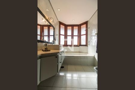 Casa de condomínio à venda com 450m², 5 quartos e 8 vagas Casa de condomínio à venda com 450m², 5 quartos e 8 vagasBanheiro