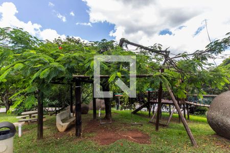 Casa de condomínio à venda com 450m², 5 quartos e 8 vagas Casa de condomínio à venda com 450m², 5 quartos e 8 vagasÁrea comum - Playground