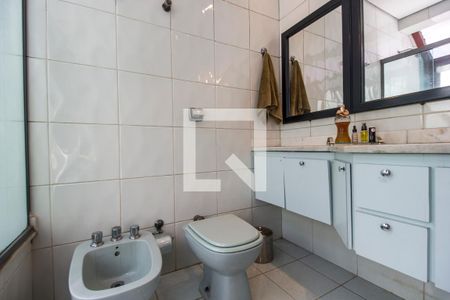 Casa de condomínio à venda com 450m², 5 quartos e 8 vagas Casa de condomínio à venda com 450m², 5 quartos e 8 vagasBanheiro da Suíte 1