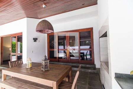 Casa de condomínio à venda com 450m², 5 quartos e 8 vagas Casa de condomínio à venda com 450m², 5 quartos e 8 vagasVaranda gourmet